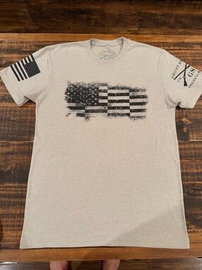 Grunt Style Men's Distressed Flag Tee - Light Heather Gray with Black Print